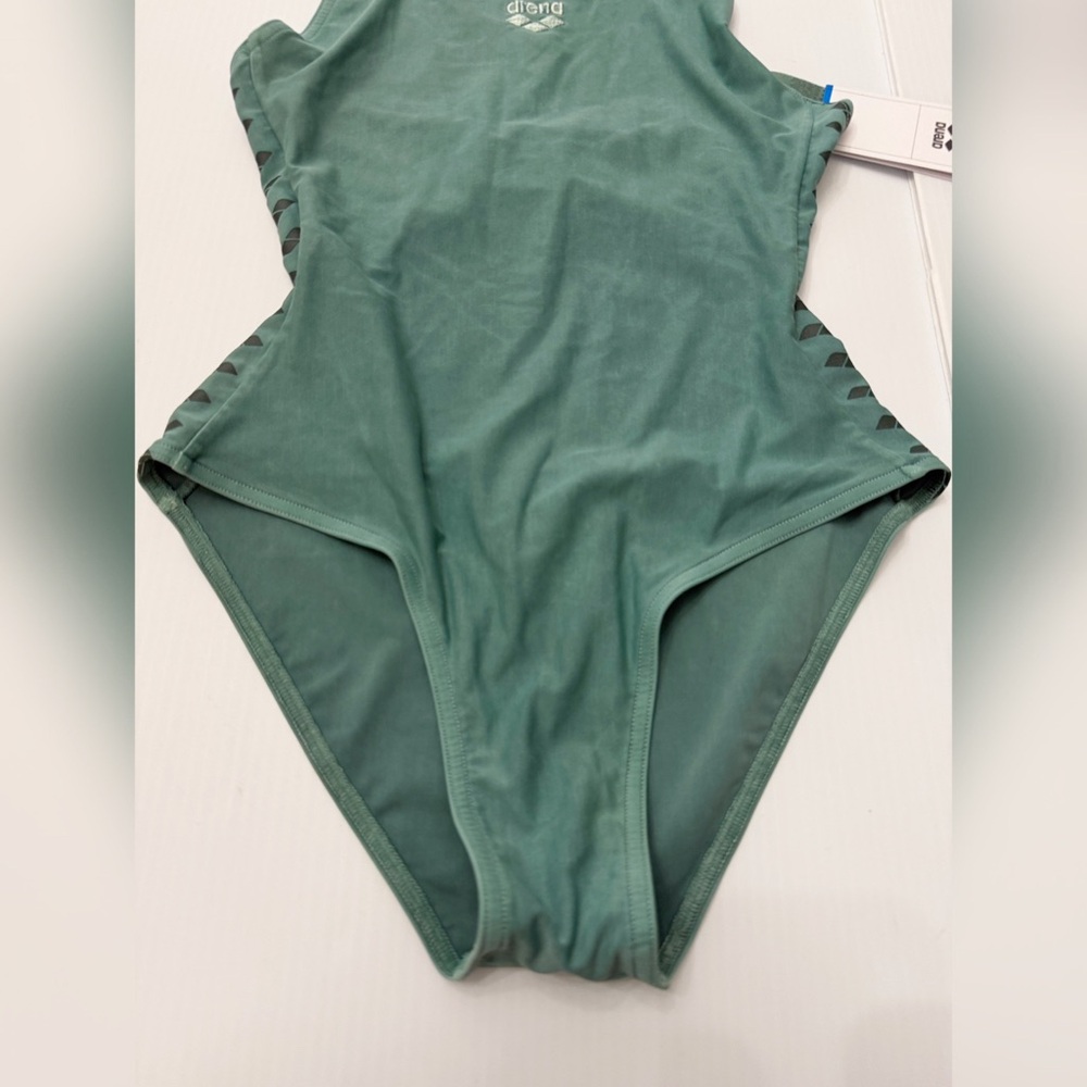 Arena Sage Green Racer Back One-Piece Swimsuit - 32 Small - Picture 3 of 12